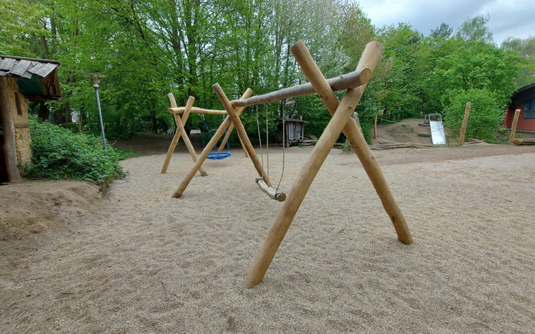 SPIELEN, TOBEN, ENTSPANNENUNTERSTUFEN – SPIELPLATZ ERWEITERT