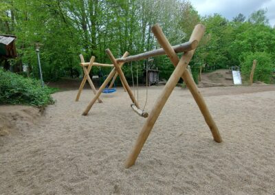 SPIELEN, TOBEN, ENTSPANNENUNTERSTUFEN – SPIELPLATZ ERWEITERT