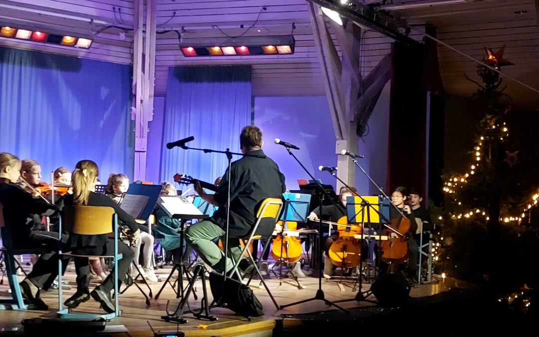 MUSIKALISCHE WEIHNACHTSSTIMMUNG AN UNSERER SCHULE