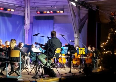 MUSIKALISCHE WEIHNACHTSSTIMMUNG AN UNSERER SCHULE