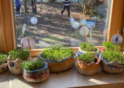 “HANDWERK, FARBE UND EIN KLEINES WUNDER DES WACHSENS”