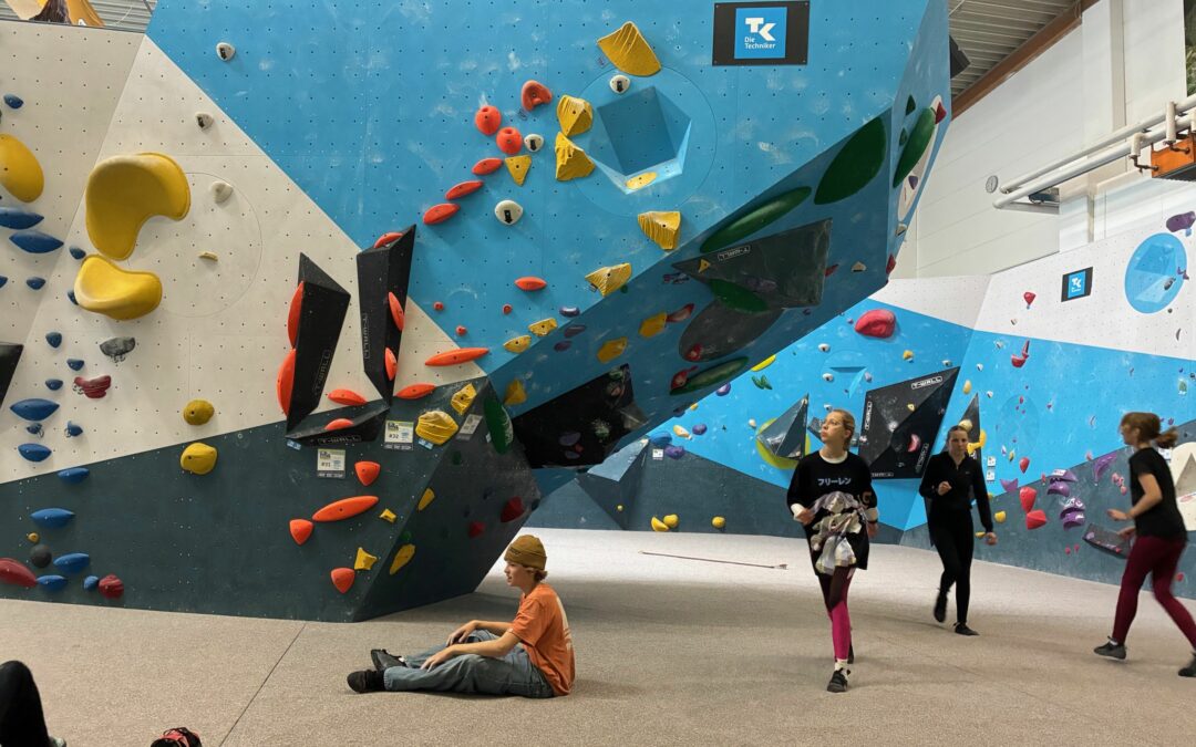 AUSFLUG DER KLASSE 6 IN DIE BOULDERHALLE 